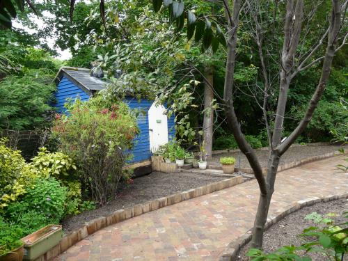 Wheelchair friendly garden 4